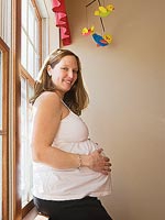 Избыточный вес мамы - причина астмы у младенца