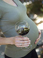 Установлено, как горячительные напитки оказывает большое влияние на беременность