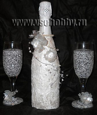 аксессуары для свадьбы шампанское и бокалы с декором из пустых пластмассовых бутылок своими руками