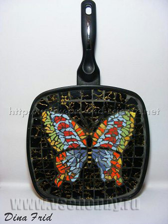 готовое панно обратная мозаика бабочка на сковородке