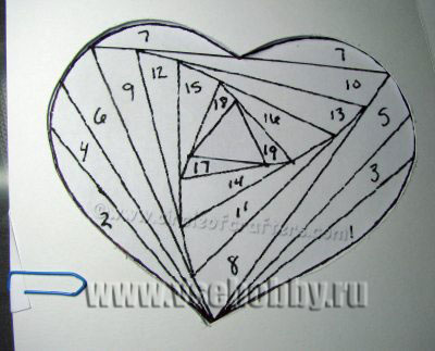 безвозмездный шаблон складывания сердечка прикрепляем к открытке скрепками