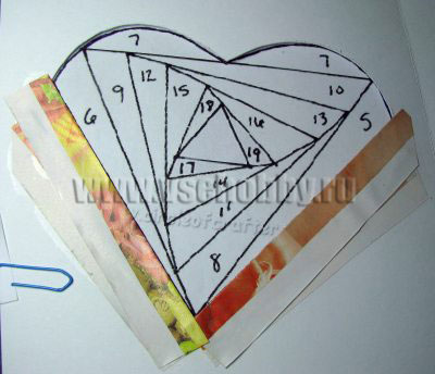 шаг 4 по приготовлению собственноручно открытки с сердечком из бумаги